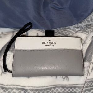 Kate Spade Gray and White Wristlet